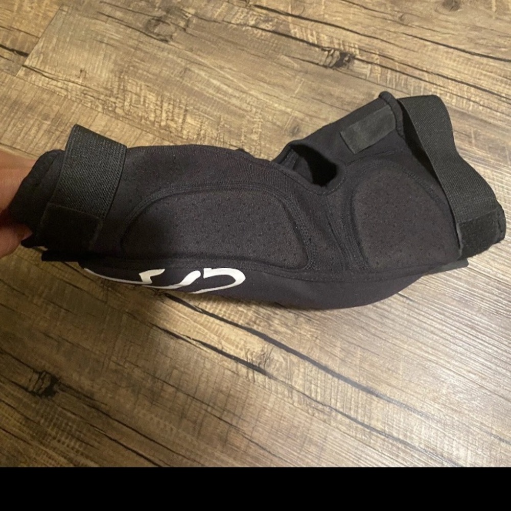 Fox Launch Pro Knee Pad - image 4